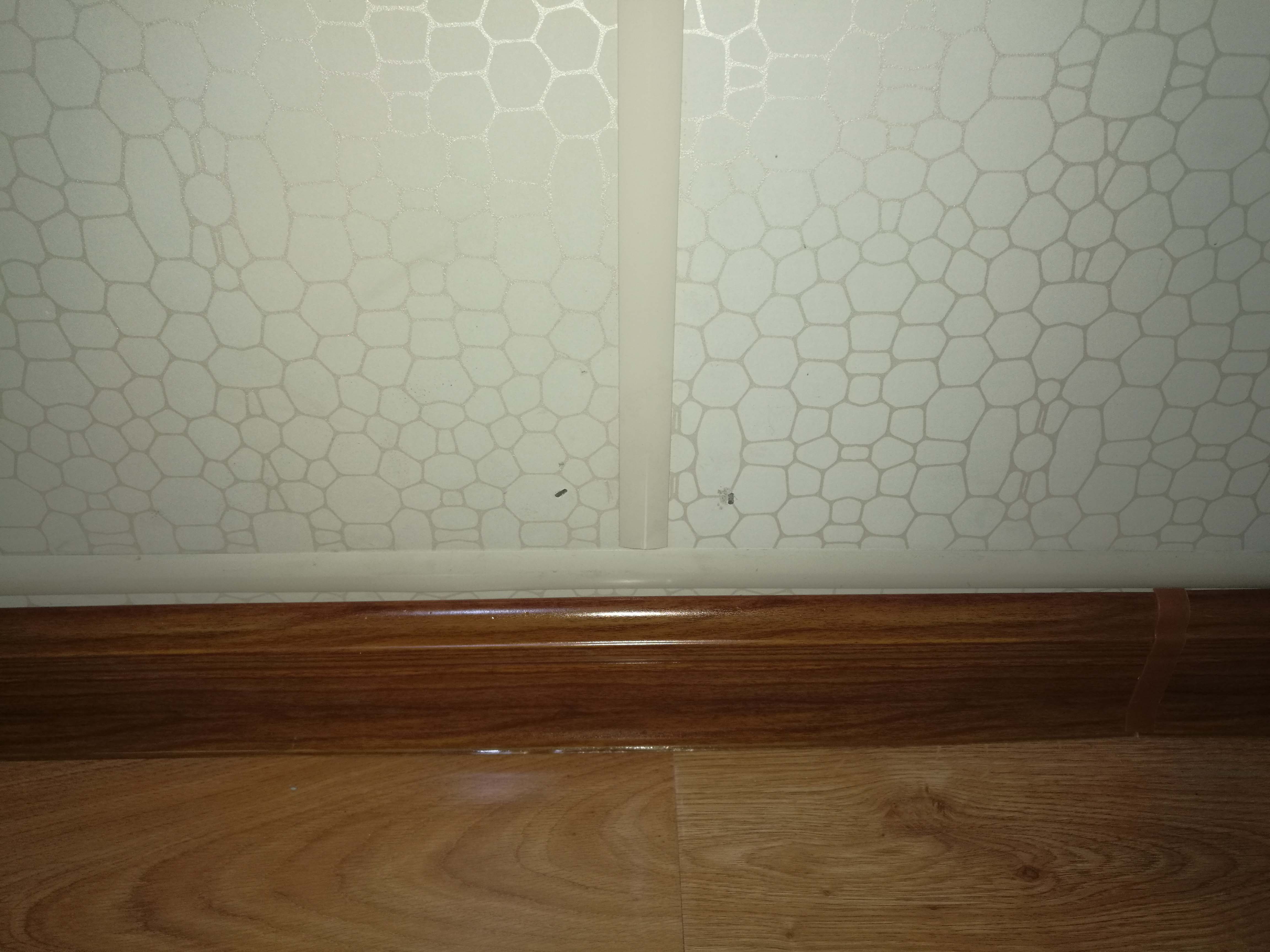 洁净板与踢脚线的连接处理