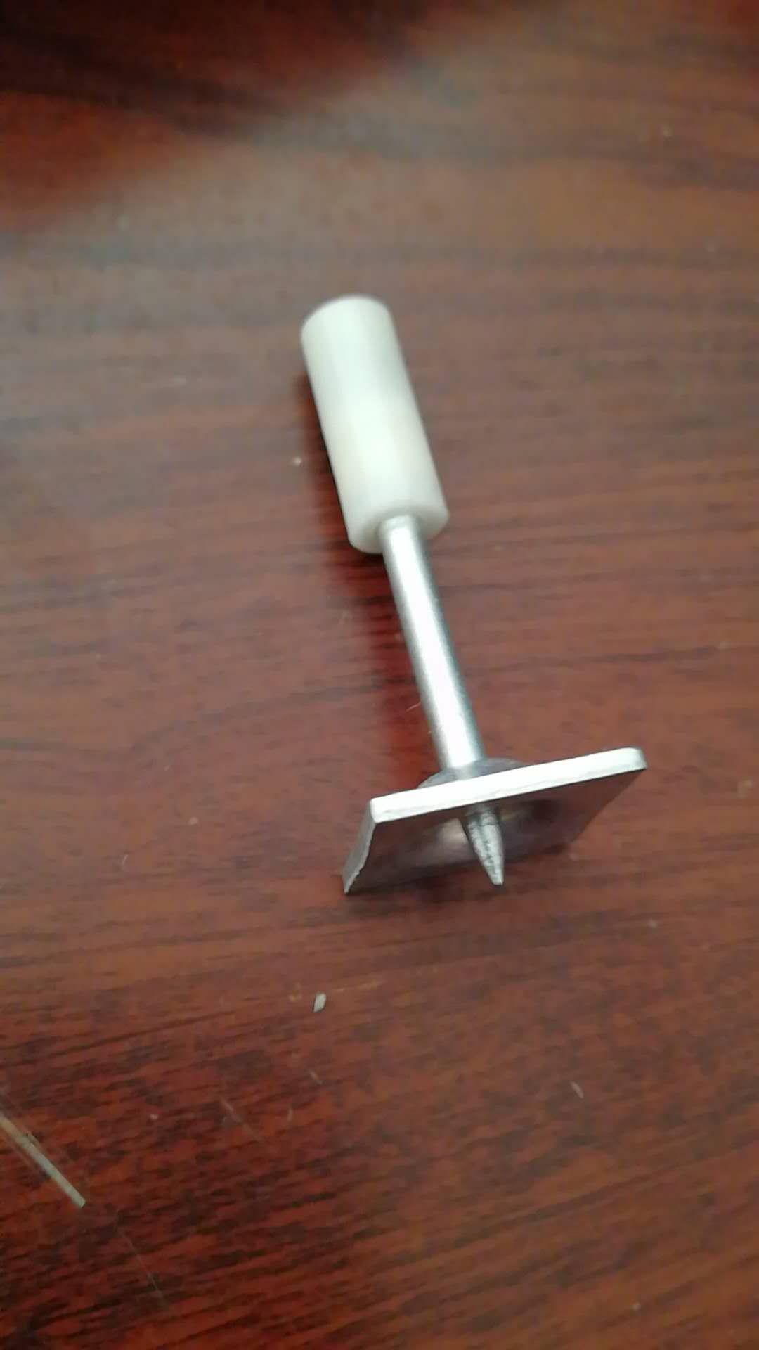 方形木龙骨钉子