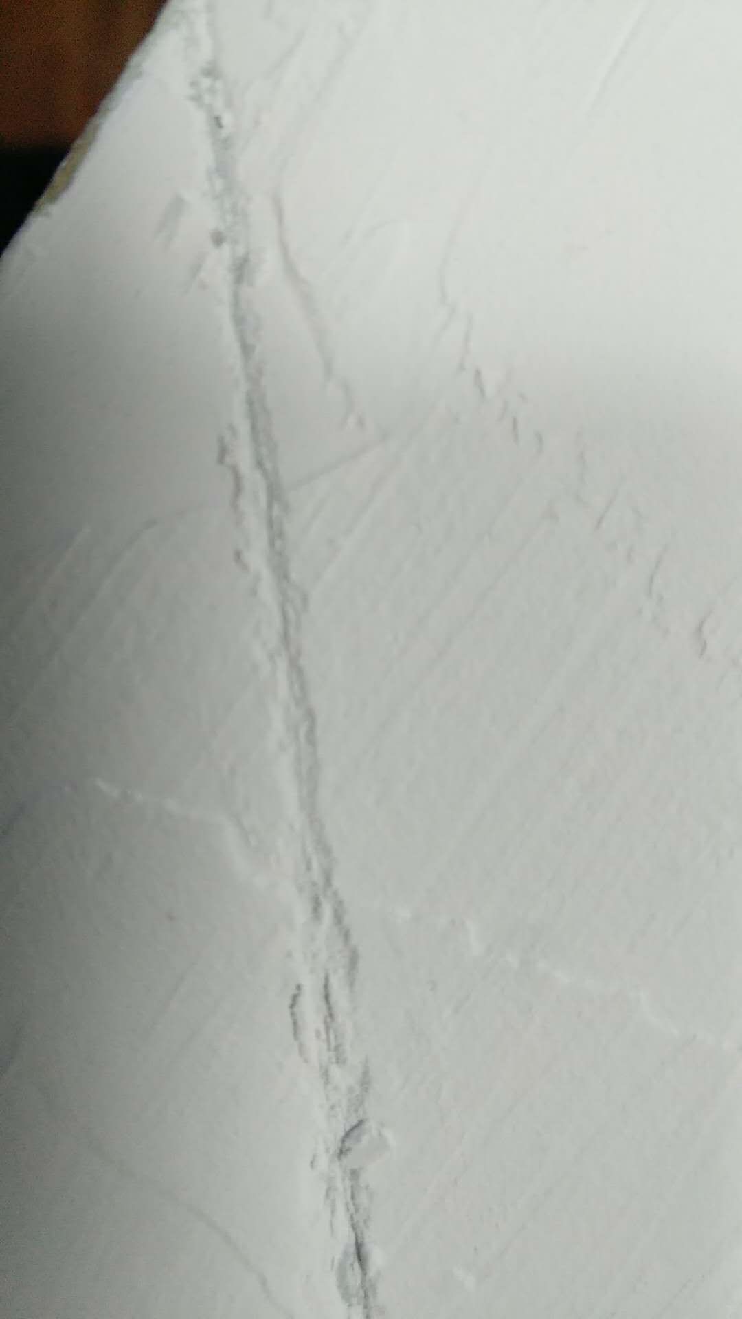 涂刷后石膏板的折痕