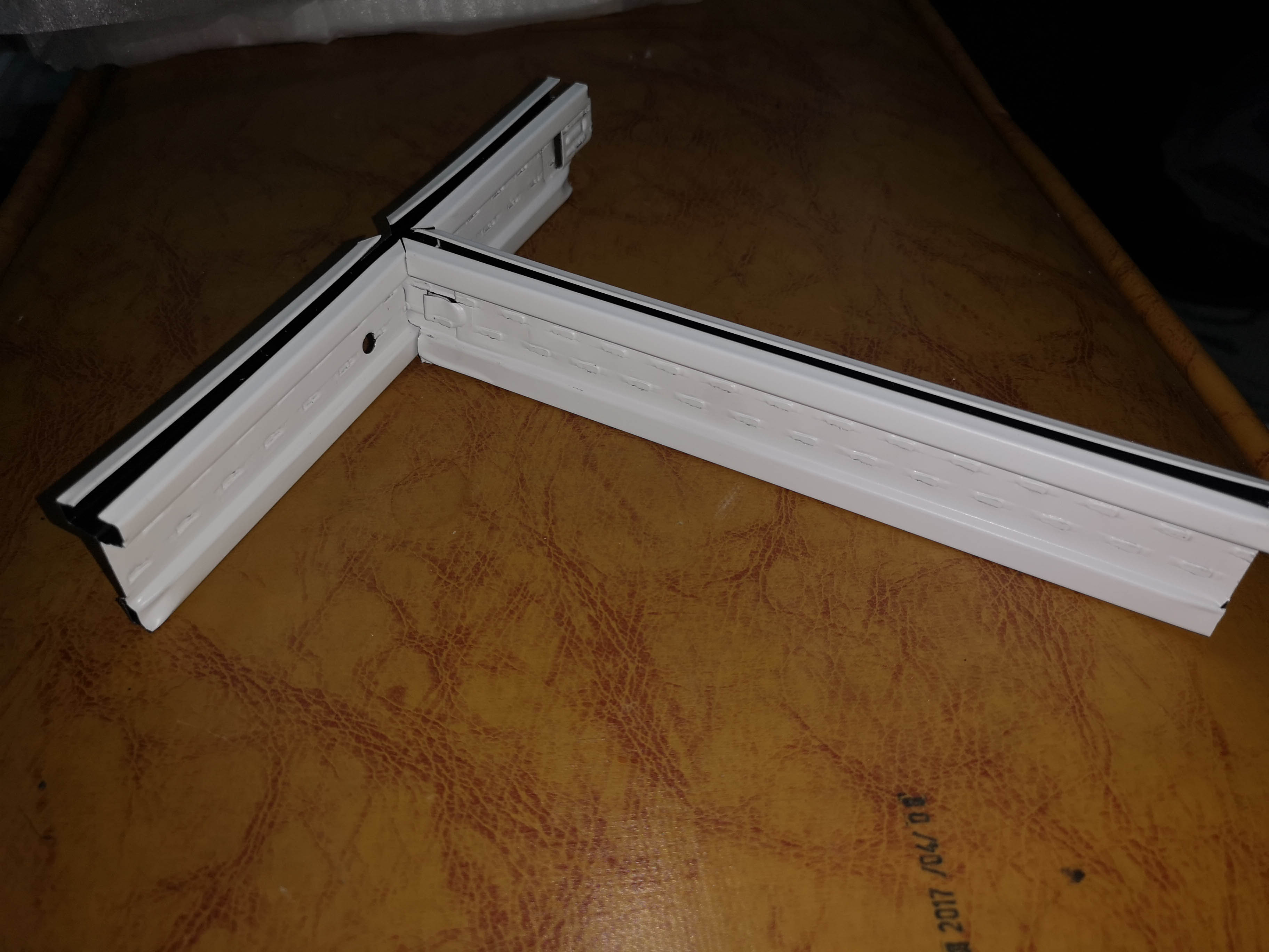 立体凹槽烤漆龙骨