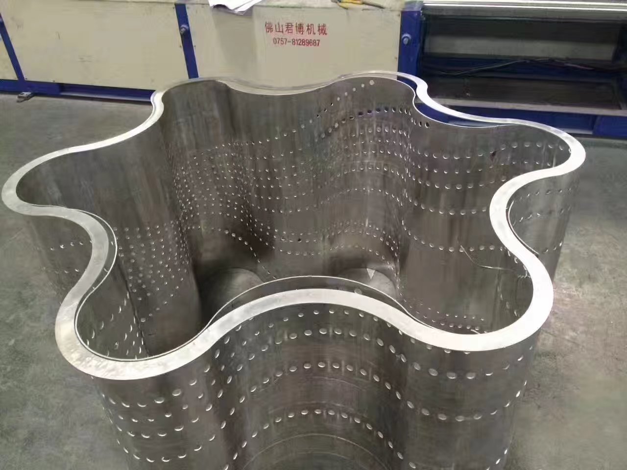 镂空单曲铝单板