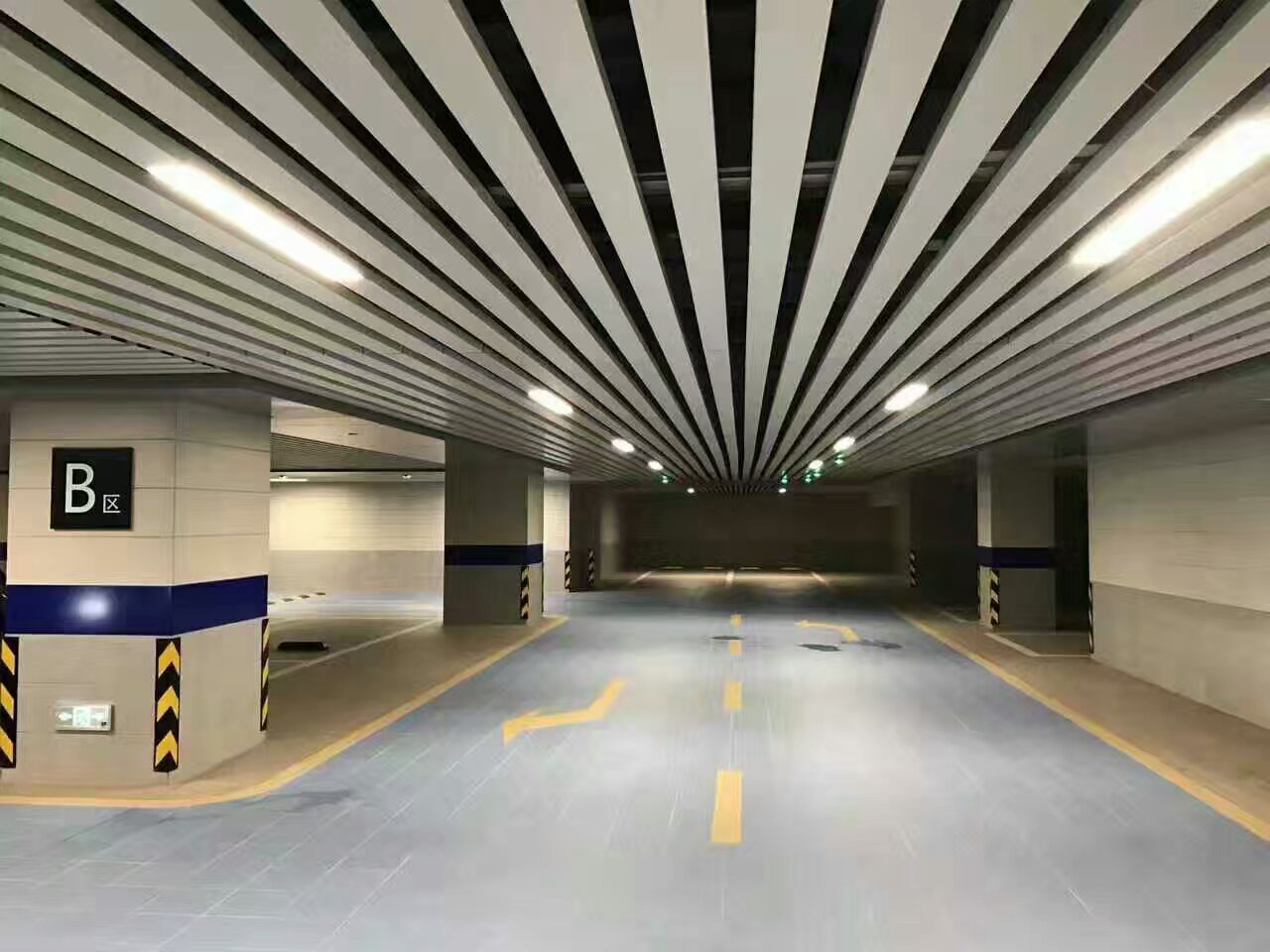 停车场方通吊顶