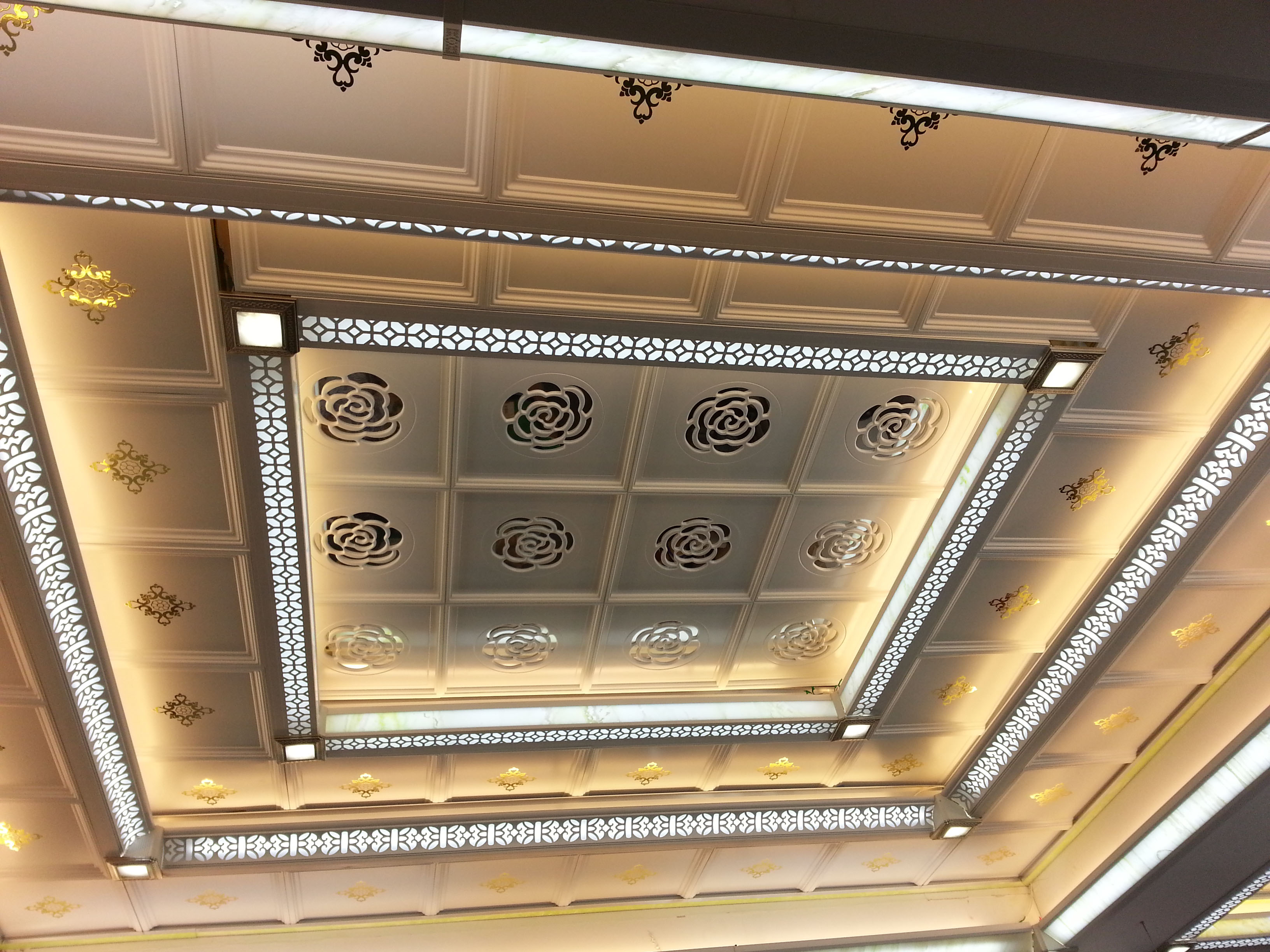 镂空中式集成吊顶